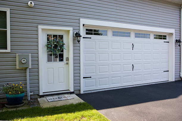 24/7 Emergency Garage Door Panel Replacement experts in Dassel, MN